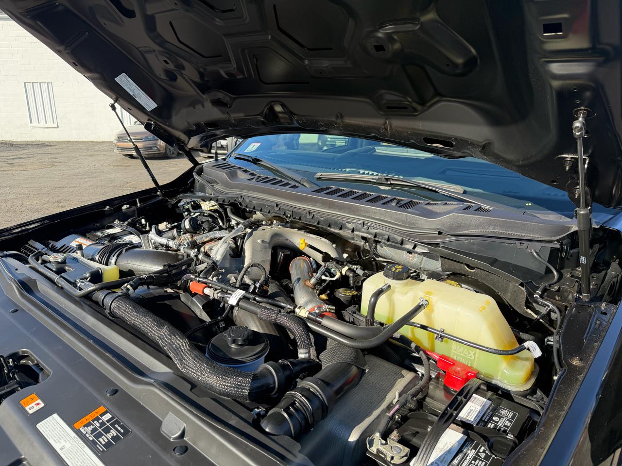 Ford F-350 SD Lariat Crew Cab Short Bed 4WD 2023