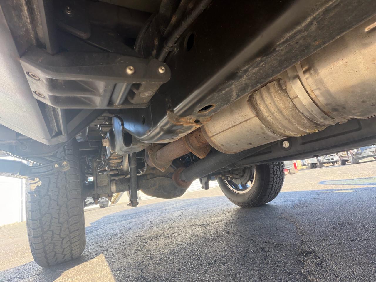 Ford F-350 SD Lariat Crew Cab Short Bed 4WD 2023