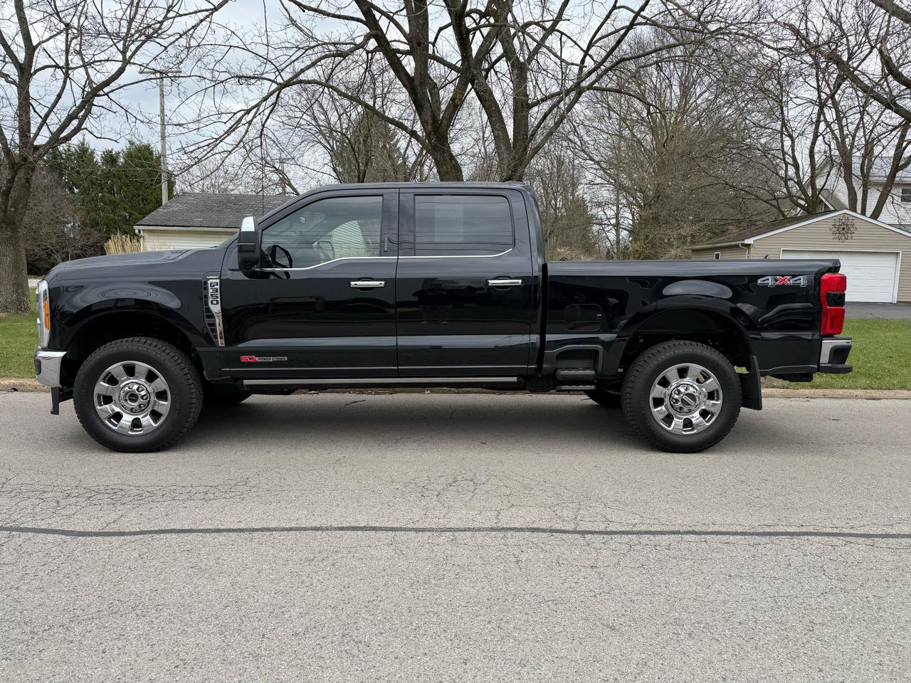 Ford F-350 SD Lariat Crew Cab Short Bed 4WD 2023