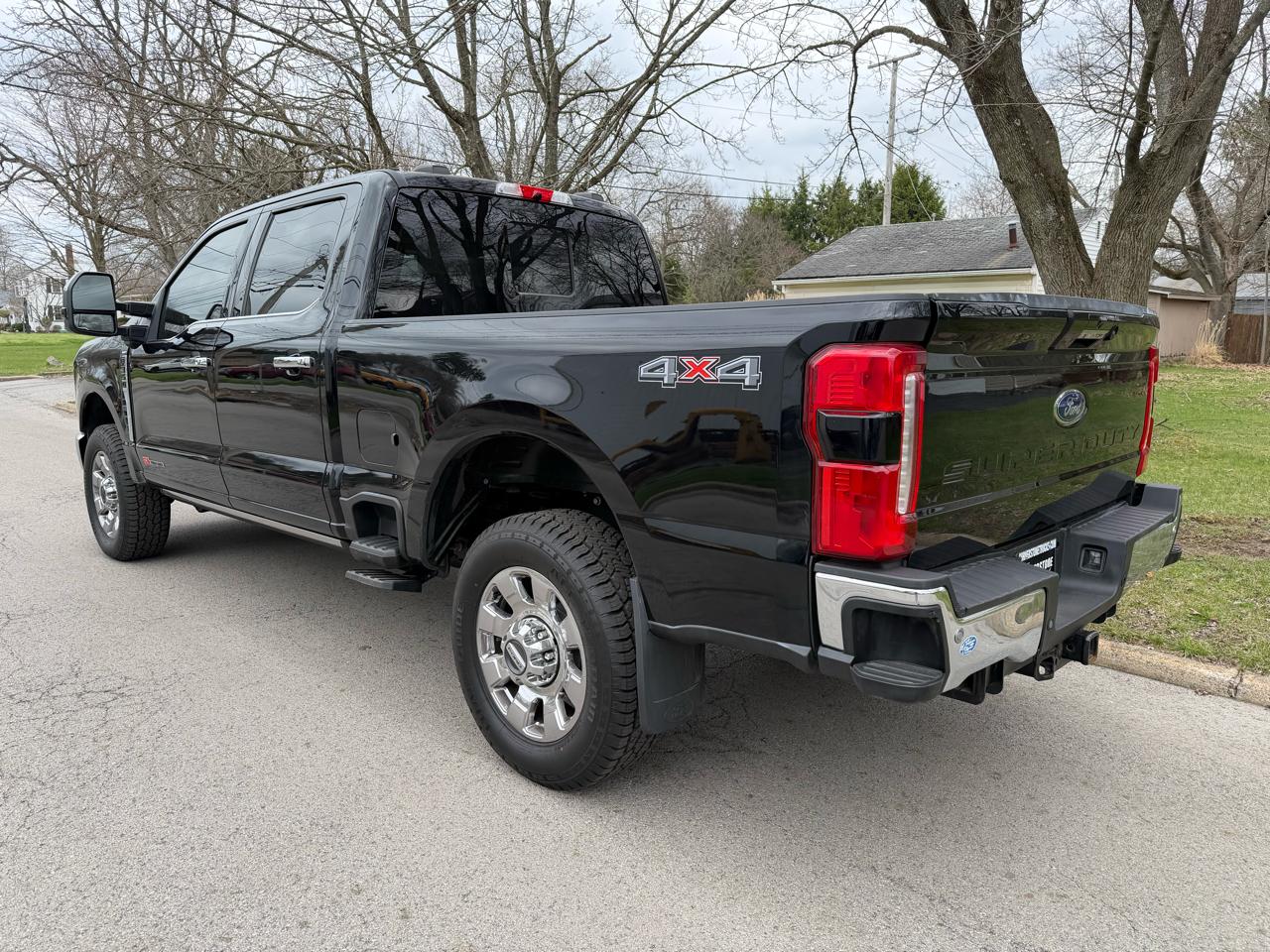 Ford F-350 SD Lariat Crew Cab Short Bed 4WD 2023