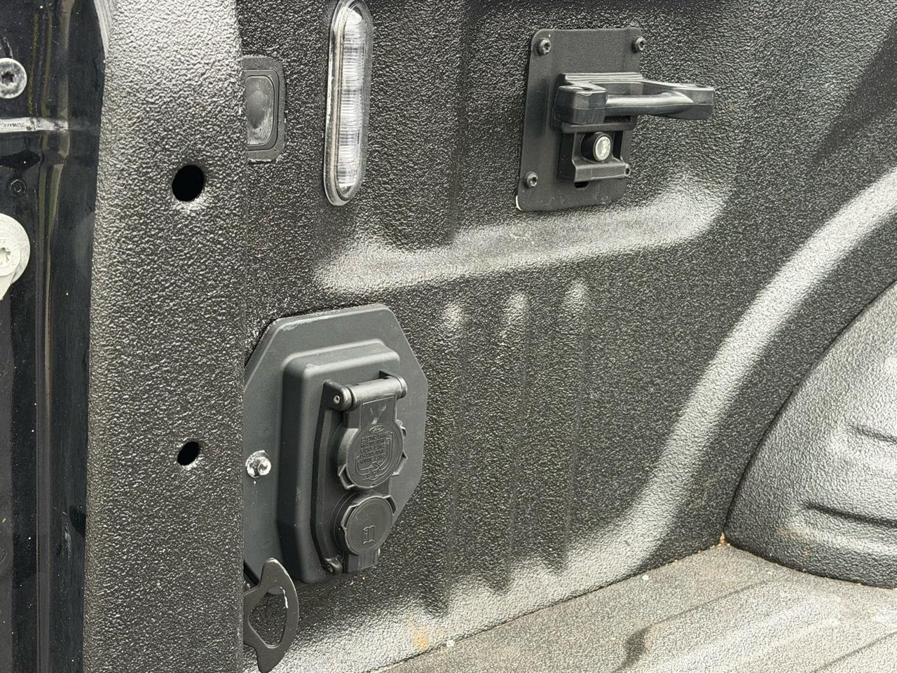 Ford F-350 SD Lariat Crew Cab Short Bed 4WD 2023