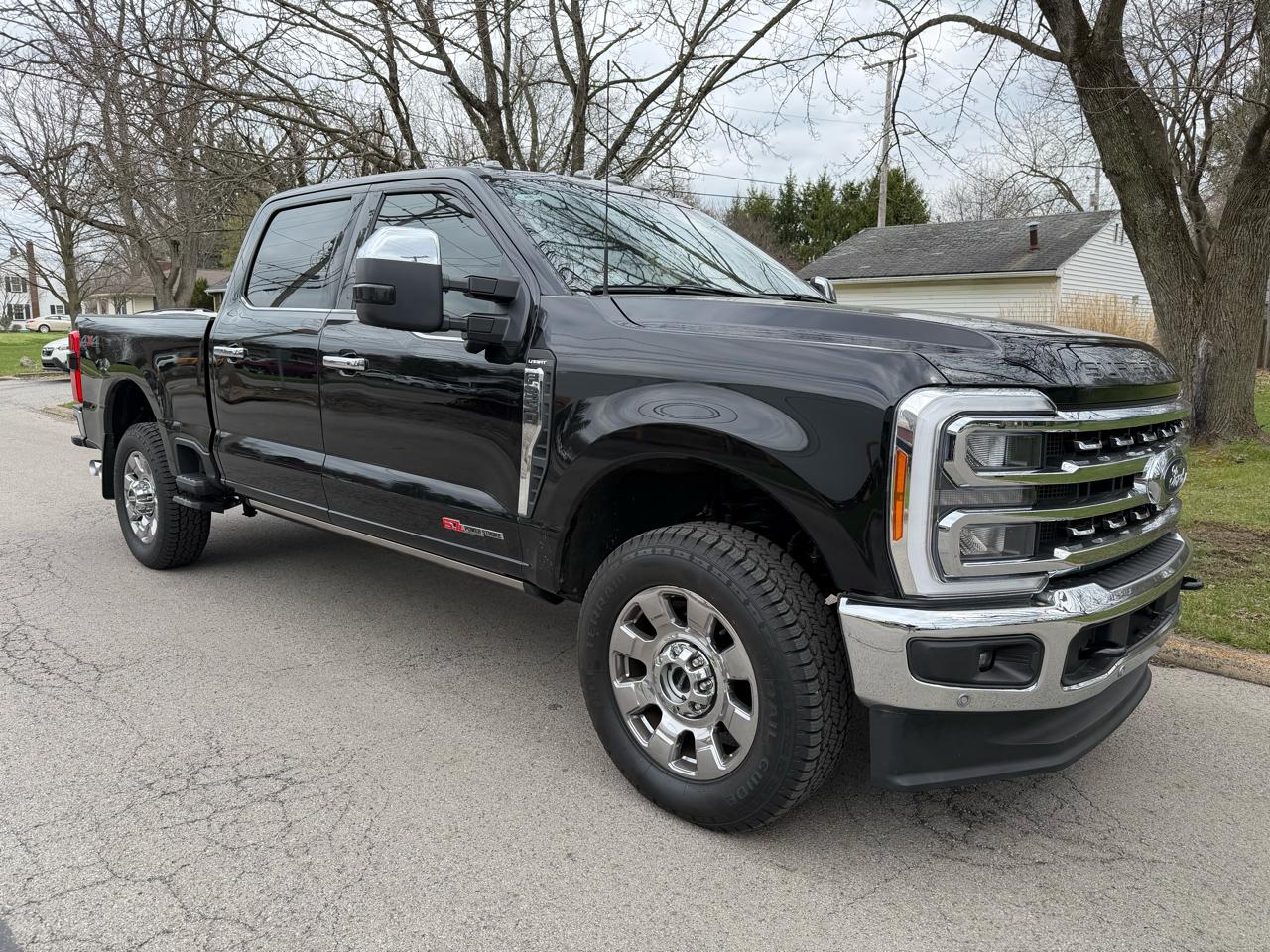 Ford F-350 SD Lariat Crew Cab Short Bed 4WD 2023