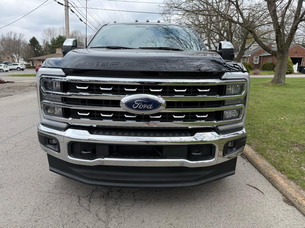 Ford F-350 SD Lariat Crew Cab Short Bed 4WD 2023