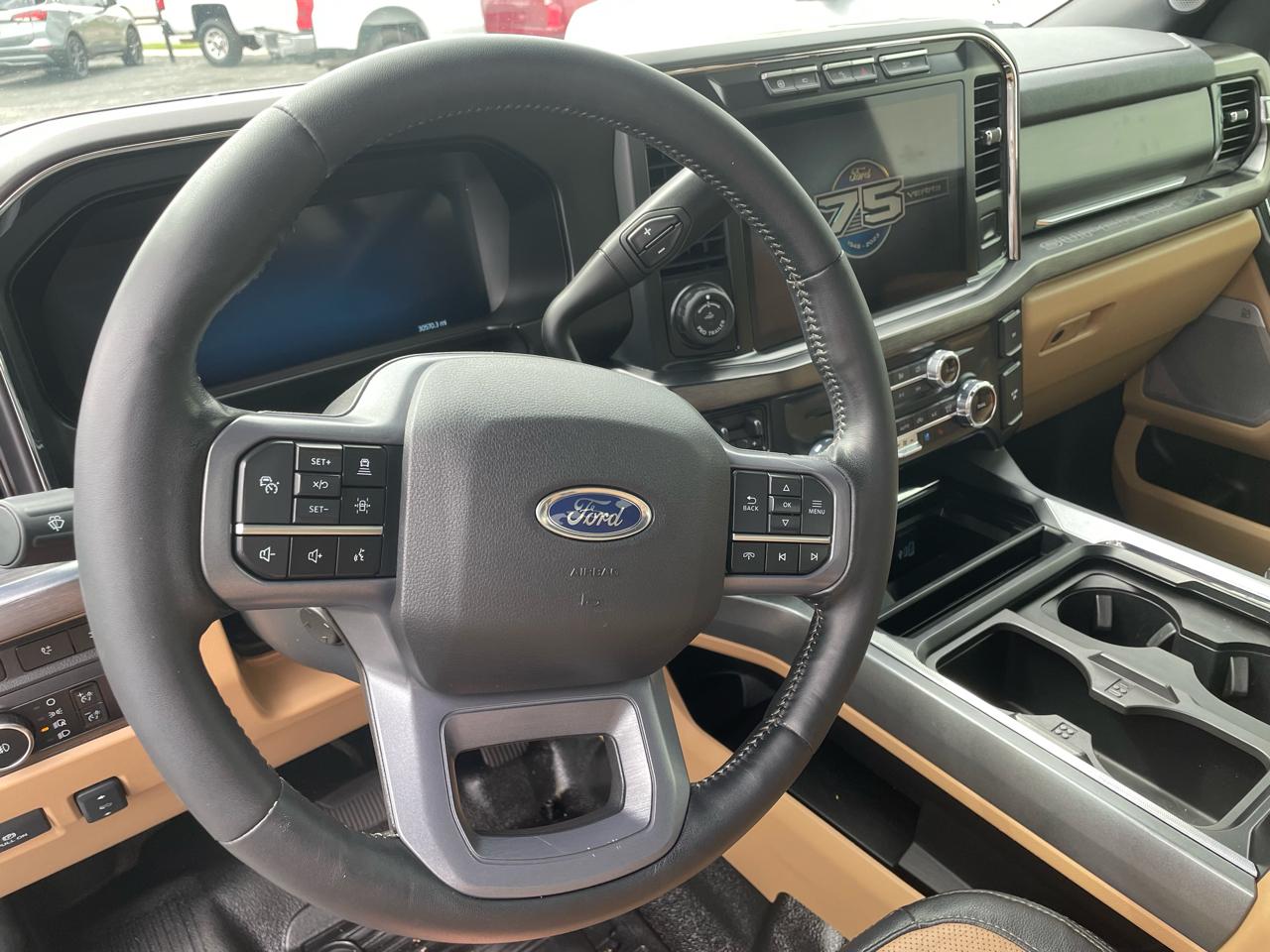 Ford F-350 SD Lariat Crew Cab Short Bed 4WD 2023