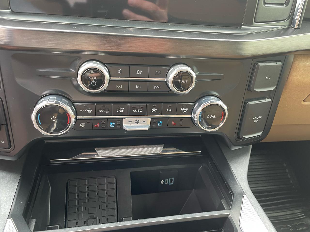 Ford F-350 SD Lariat Crew Cab Short Bed 4WD 2023