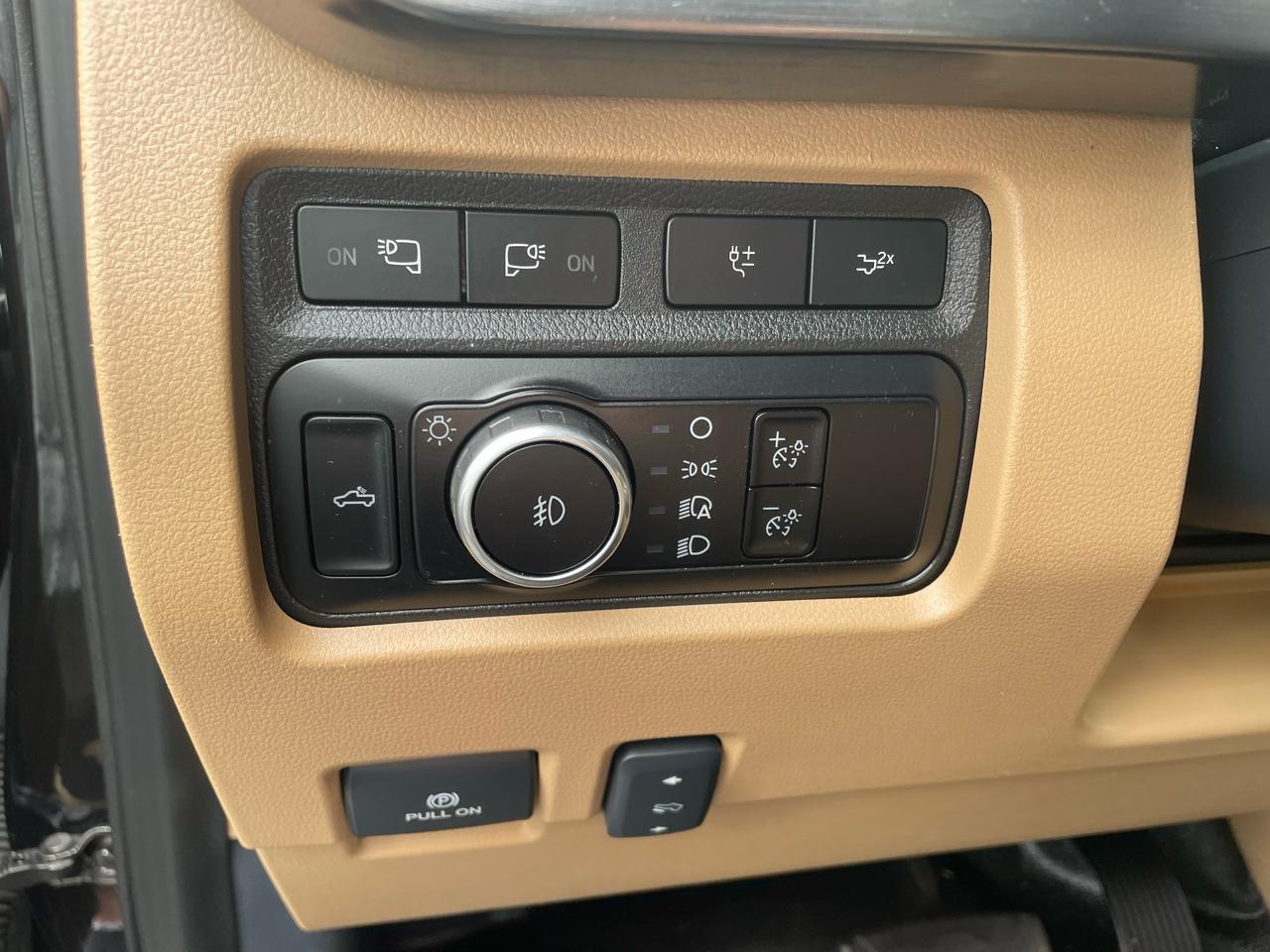 Ford F-350 SD Lariat Crew Cab Short Bed 4WD 2023