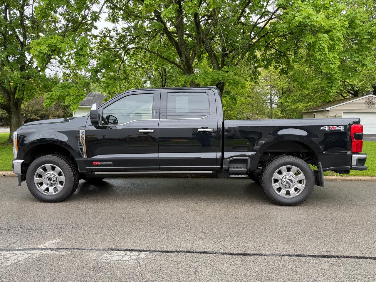 Ford F-350 SD Lariat Crew Cab Short Bed 4WD 2023