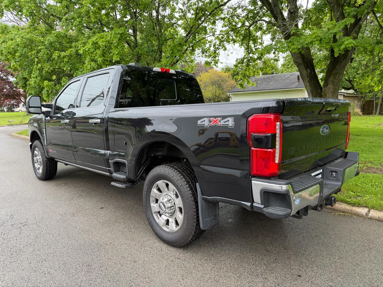 Ford F-350 SD Lariat Crew Cab Short Bed 4WD 2023