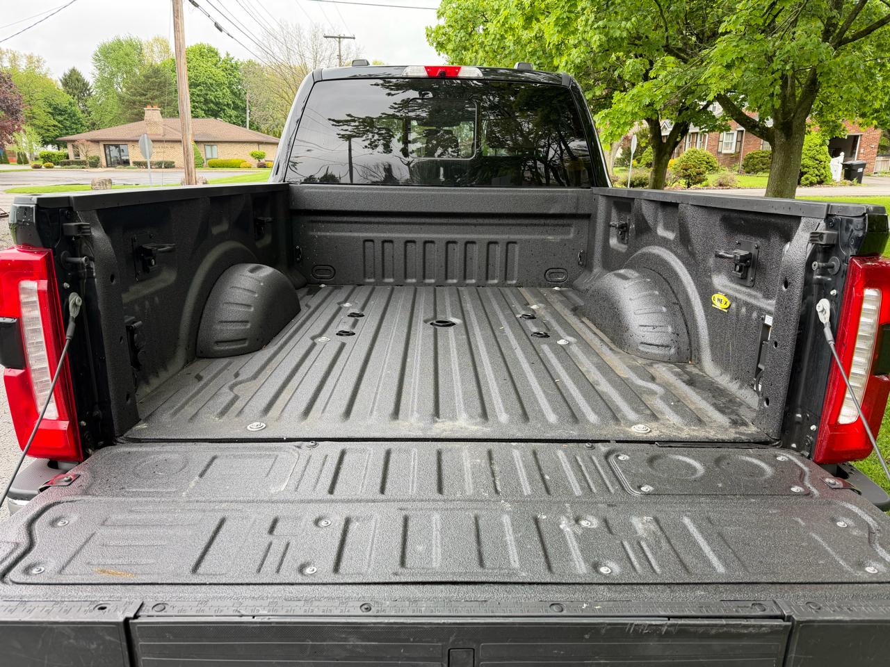 Ford F-350 SD Lariat Crew Cab Short Bed 4WD 2023