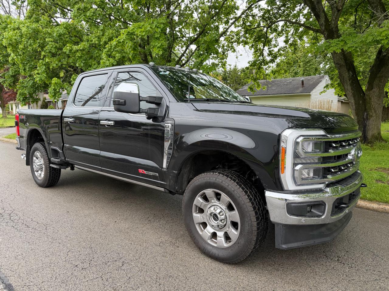Ford F-350 SD Lariat Crew Cab Short Bed 4WD 2023