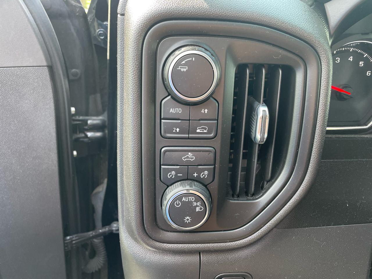 Chevrolet Silverado 1500 4WD Crew Cab 147" Custom 2021