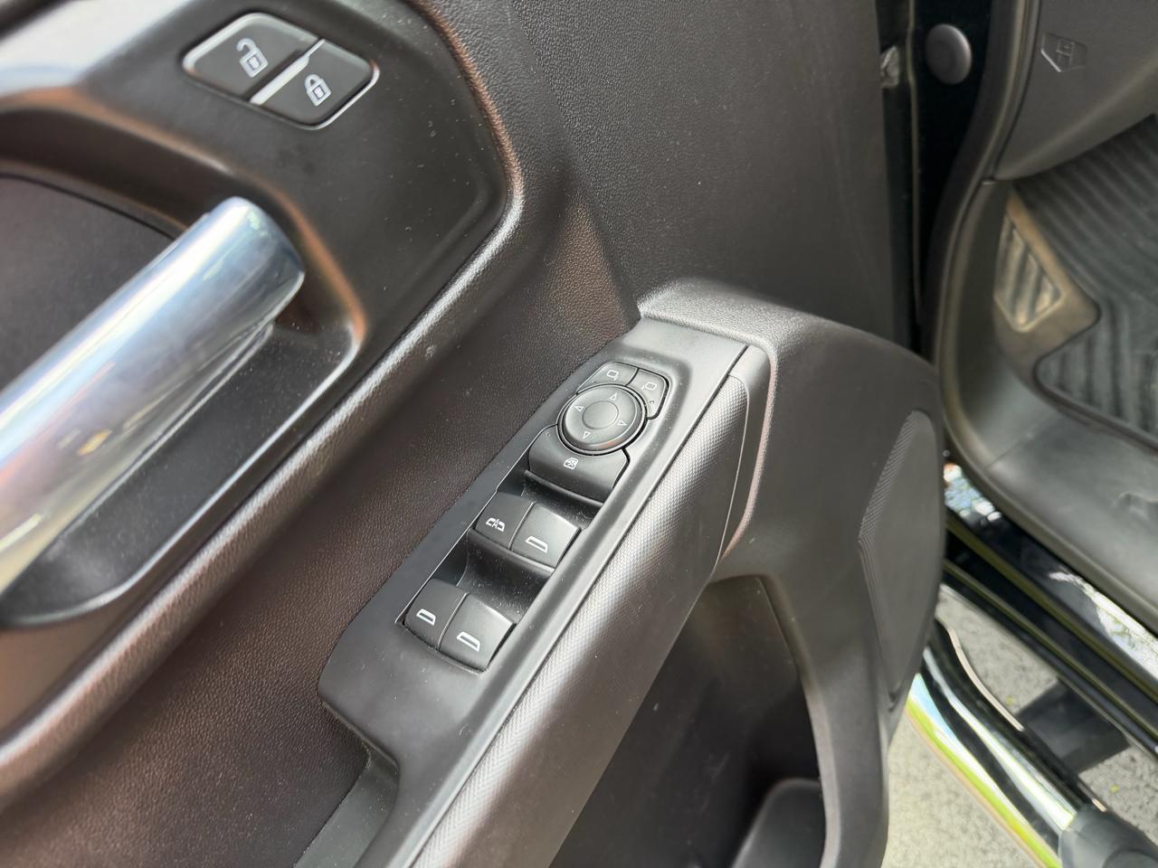 Chevrolet Silverado 1500 4WD Crew Cab 147" Custom 2021