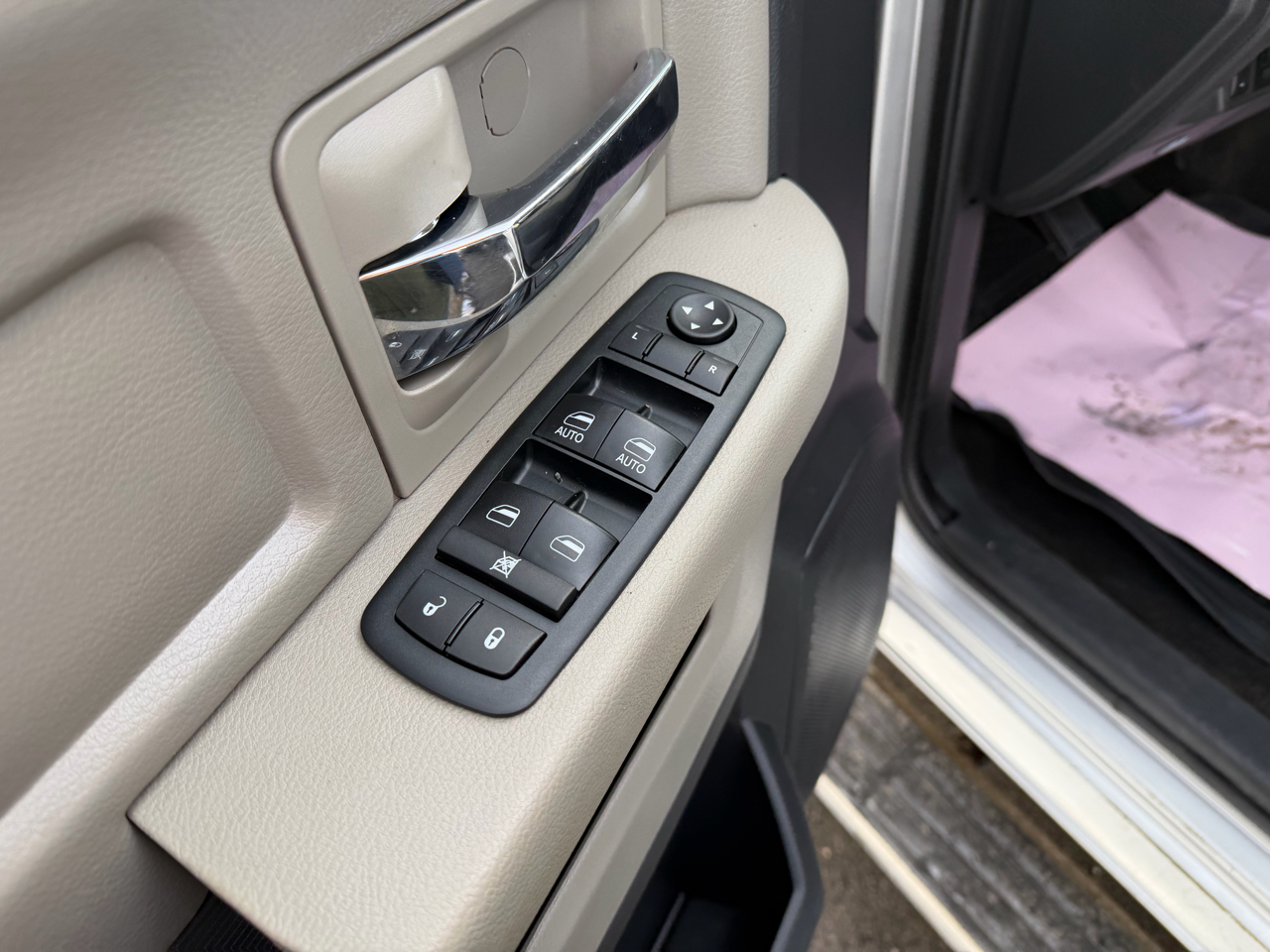 Dodge 3500 SLT Crew Cab LWB 4WD DRW 2012