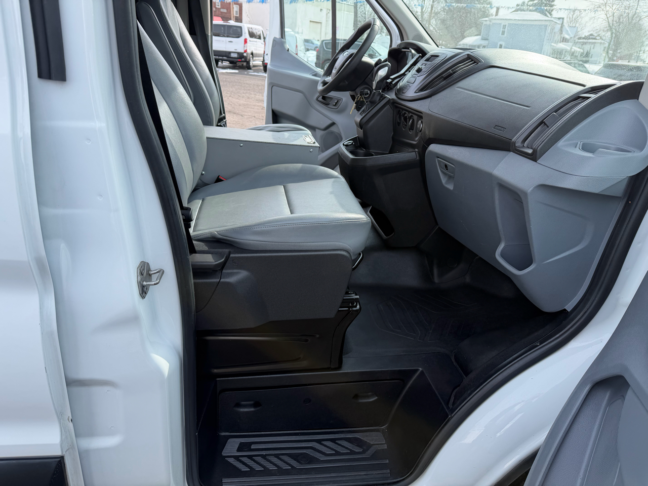 Ford Transit 250 Van Low Roof w/Sliding Pass. 130-in. WB 2019