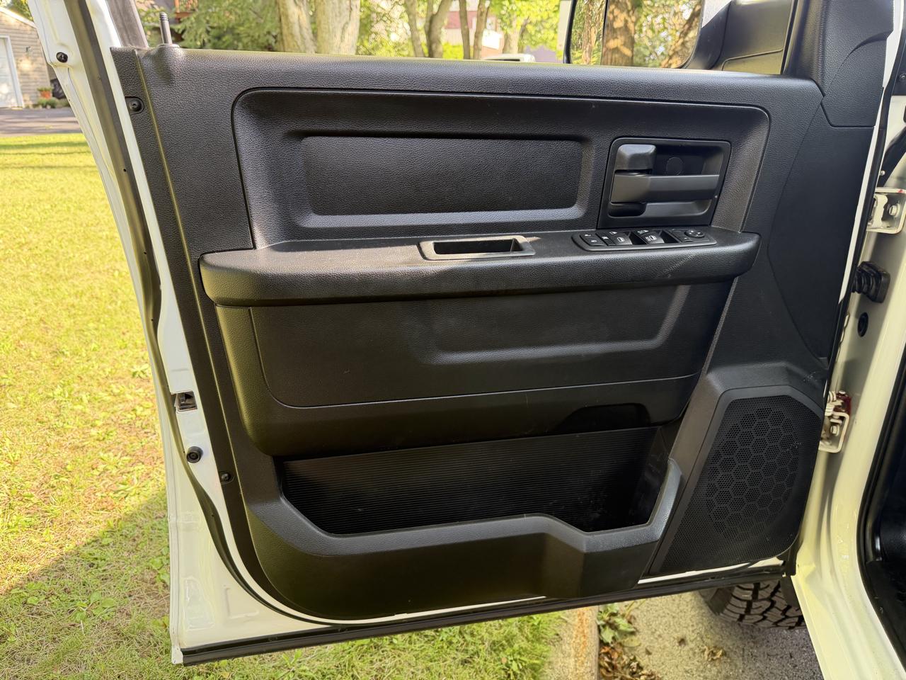 RAM 3500 Tradesman 4x4 Crew Cab 8' Box 2022