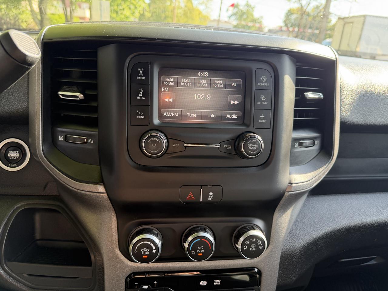 RAM 3500 Tradesman 4x4 Crew Cab 8' Box 2022