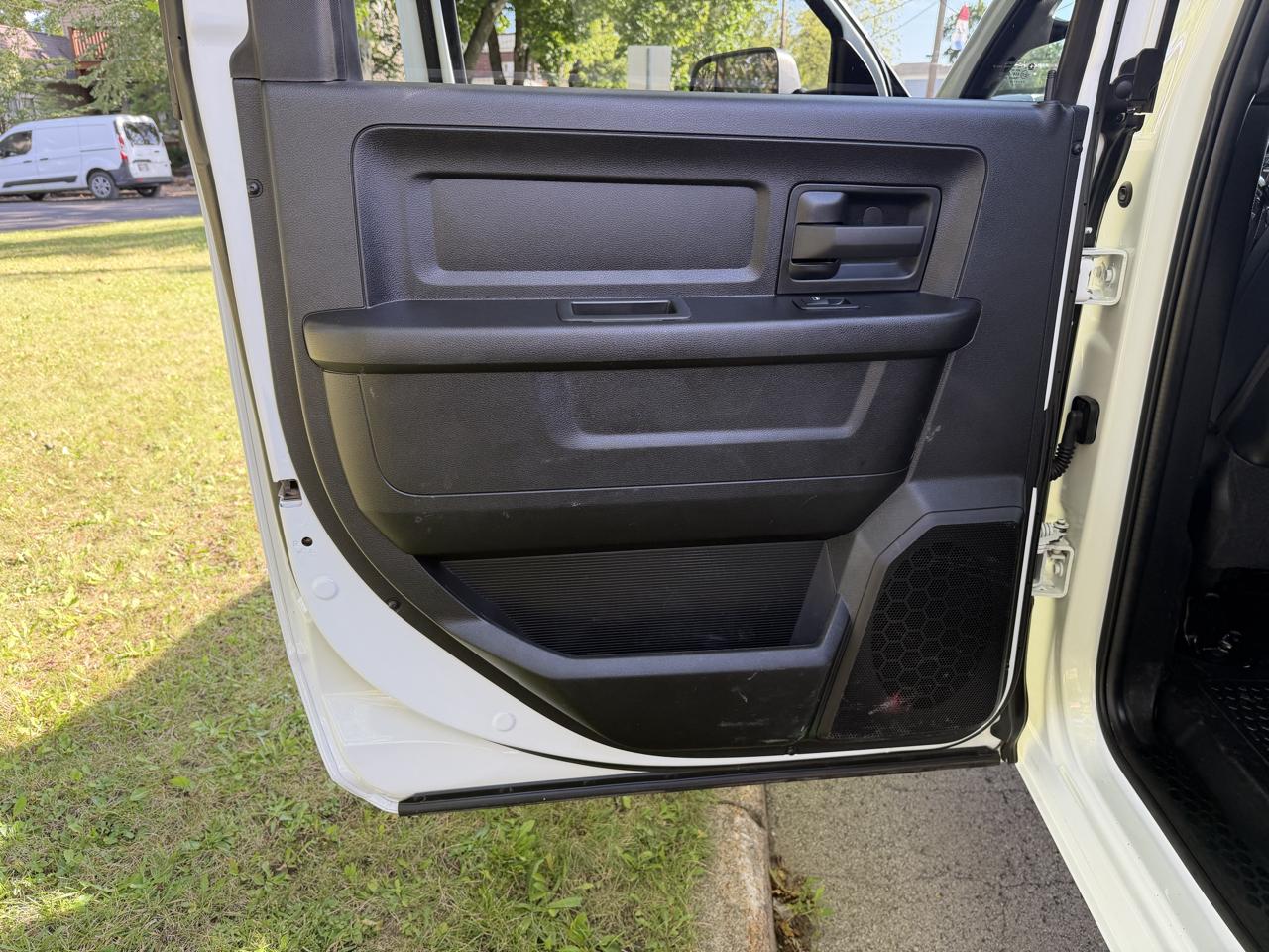 RAM 3500 Tradesman 4x4 Crew Cab 8' Box 2022