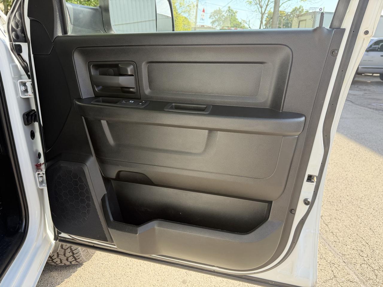 RAM 3500 Tradesman 4x4 Crew Cab 8' Box 2022