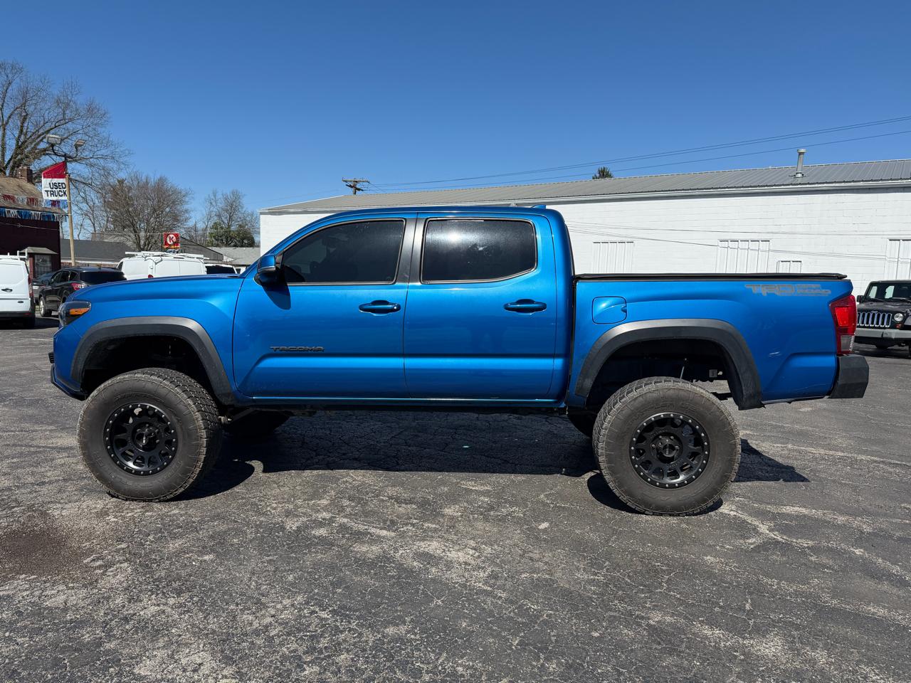 Toyota Tacoma 4WD Double Cab V6 AT TRD Off Road (Natl) 2017