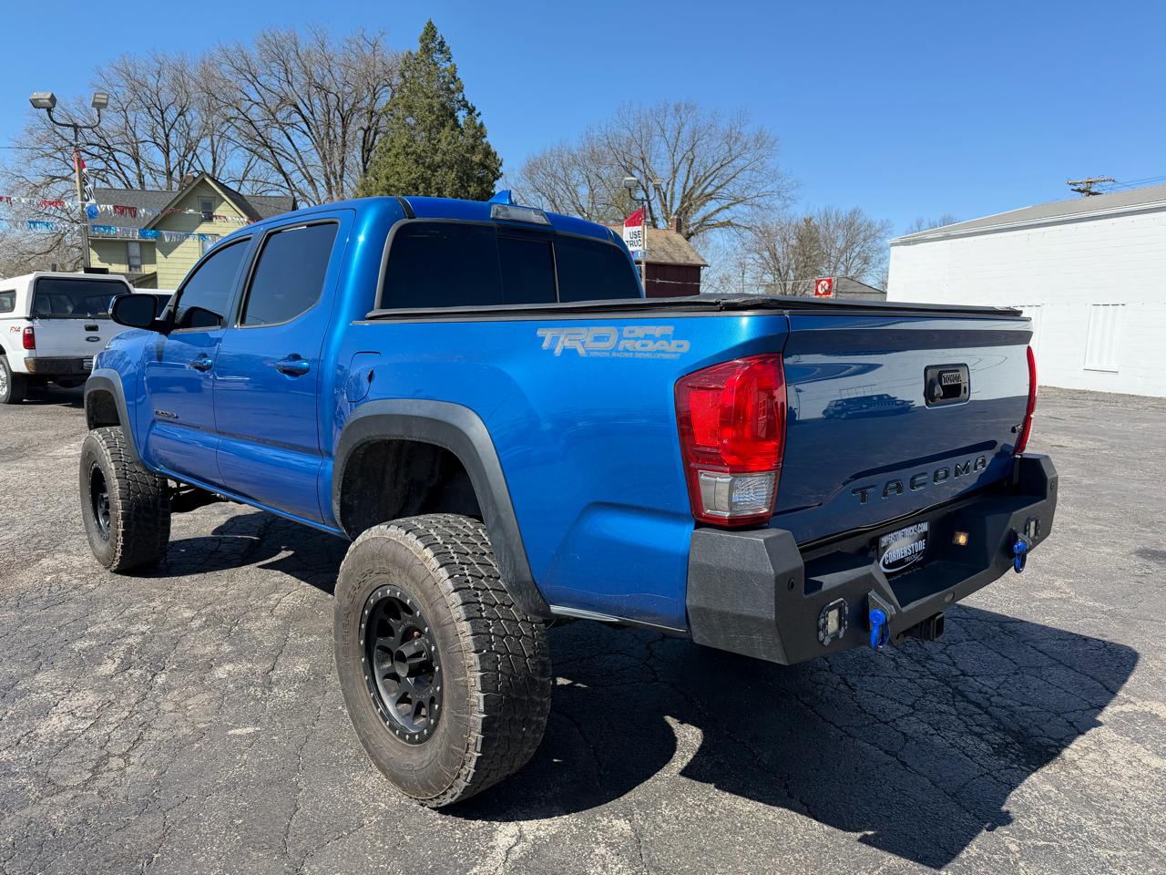 Toyota Tacoma 4WD Double Cab V6 AT TRD Off Road (Natl) 2017