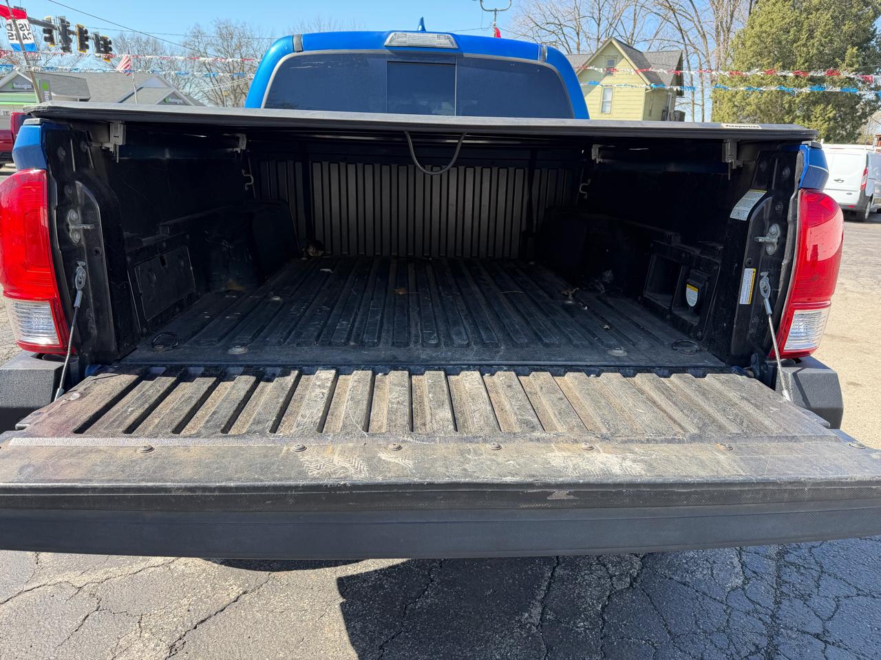 Toyota Tacoma 4WD Double Cab V6 AT TRD Off Road (Natl) 2017