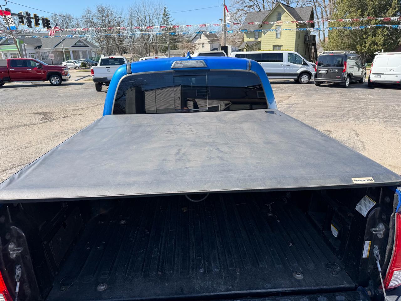 Toyota Tacoma 4WD Double Cab V6 AT TRD Off Road (Natl) 2017