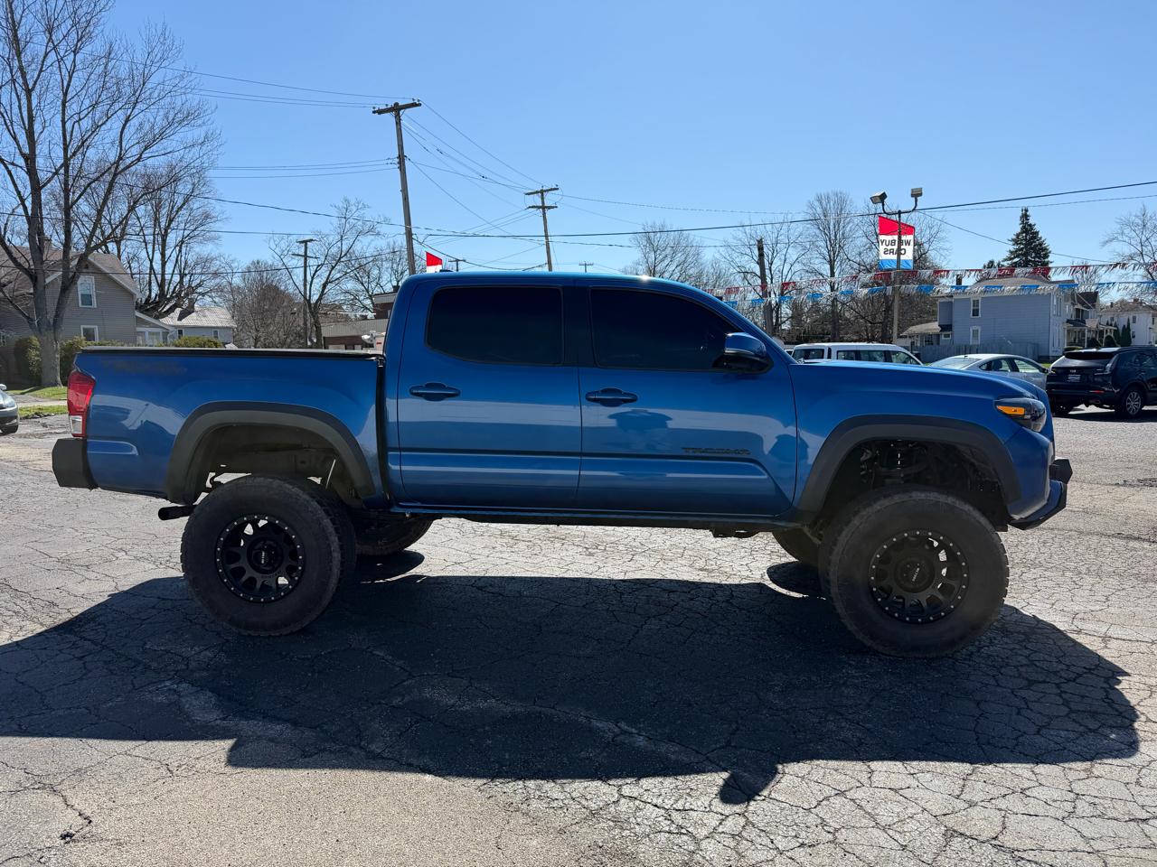 Toyota Tacoma 4WD Double Cab V6 AT TRD Off Road (Natl) 2017
