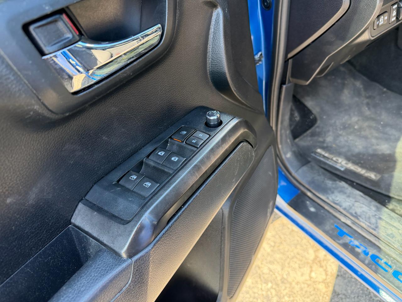 Toyota Tacoma 4WD Double Cab V6 AT TRD Off Road (Natl) 2017