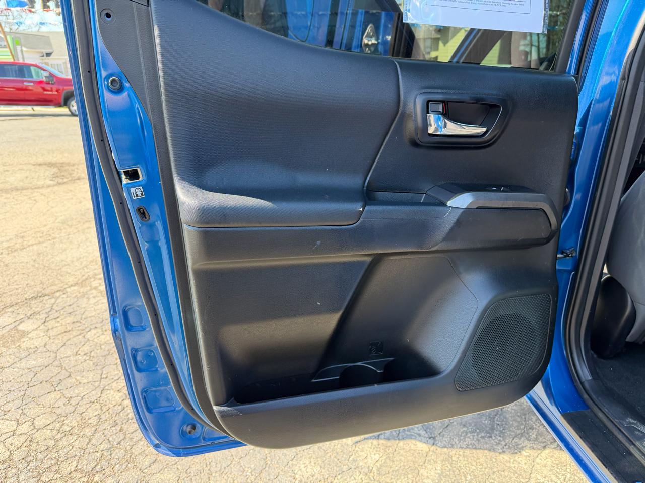 Toyota Tacoma 4WD Double Cab V6 AT TRD Off Road (Natl) 2017