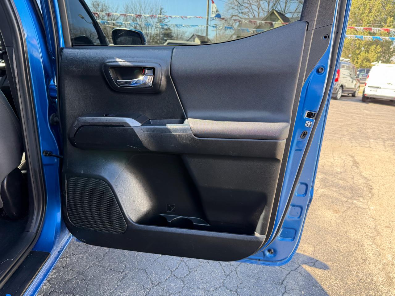 Toyota Tacoma 4WD Double Cab V6 AT TRD Off Road (Natl) 2017