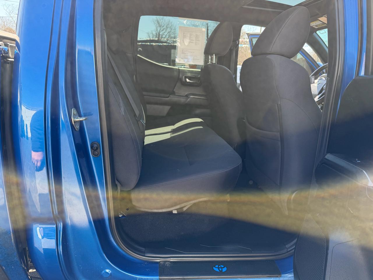 Toyota Tacoma 4WD Double Cab V6 AT TRD Off Road (Natl) 2017