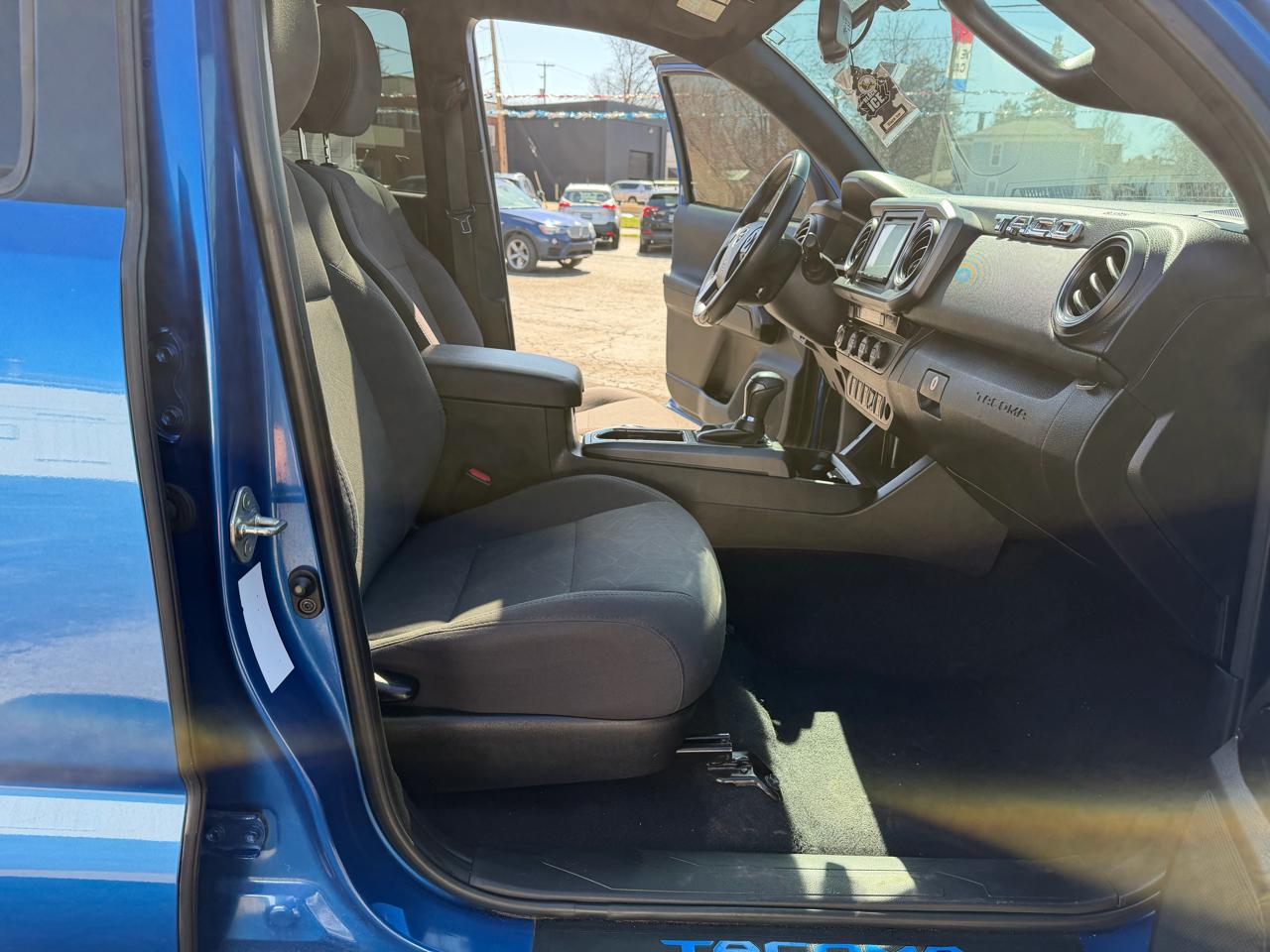 Toyota Tacoma 4WD Double Cab V6 AT TRD Off Road (Natl) 2017