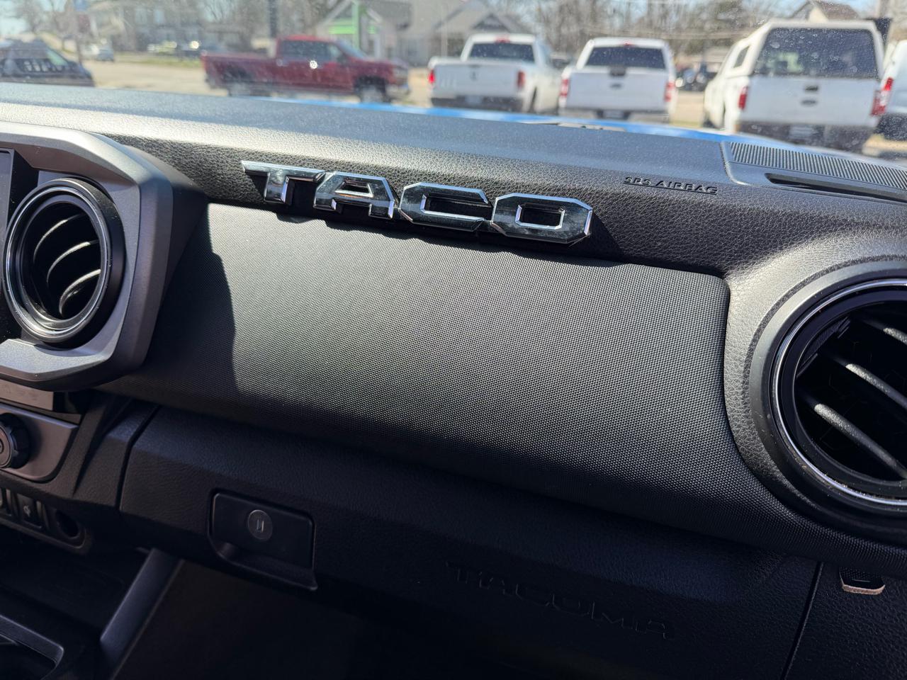 Toyota Tacoma 4WD Double Cab V6 AT TRD Off Road (Natl) 2017