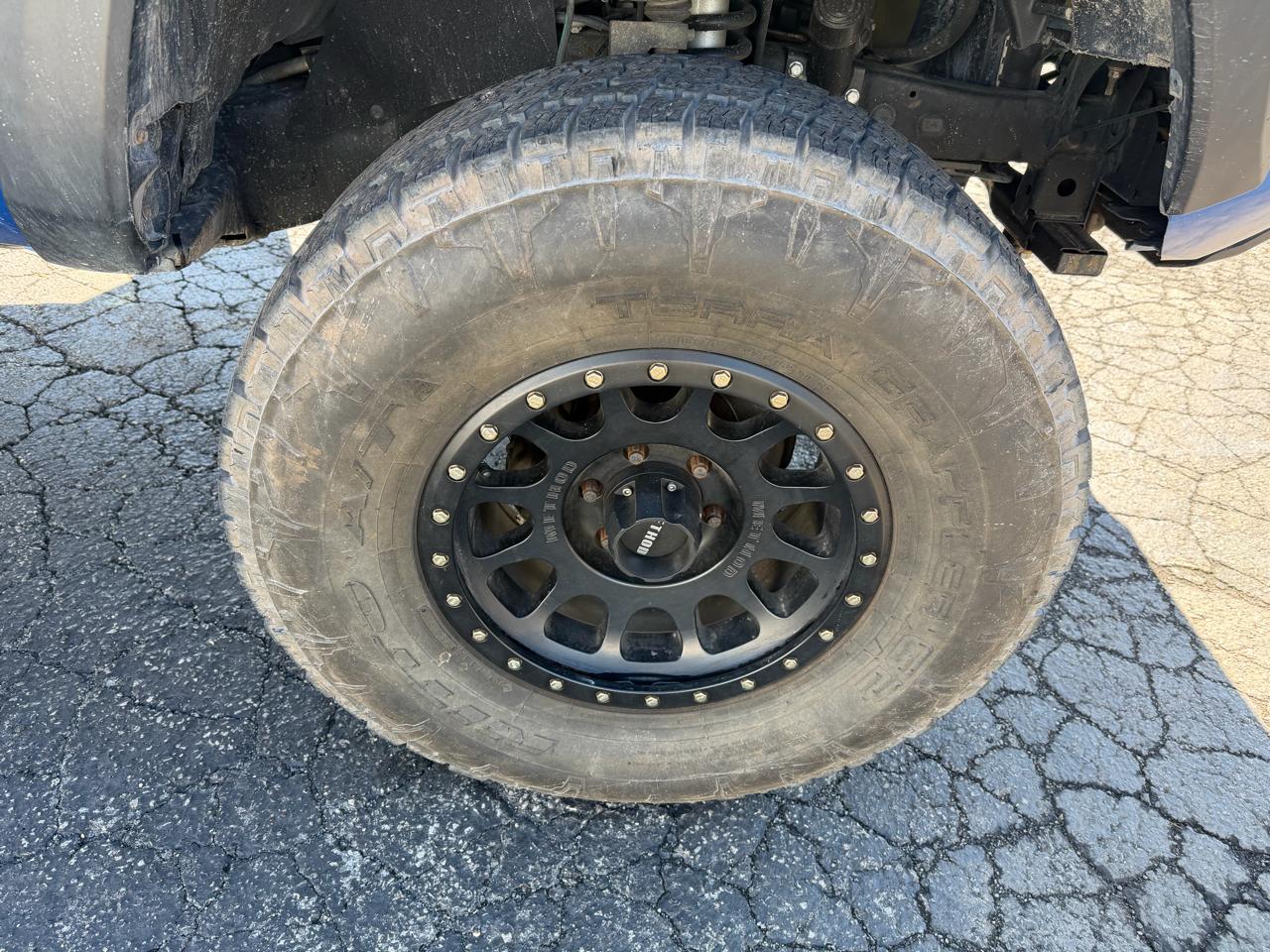 Toyota Tacoma 4WD Double Cab V6 AT TRD Off Road (Natl) 2017