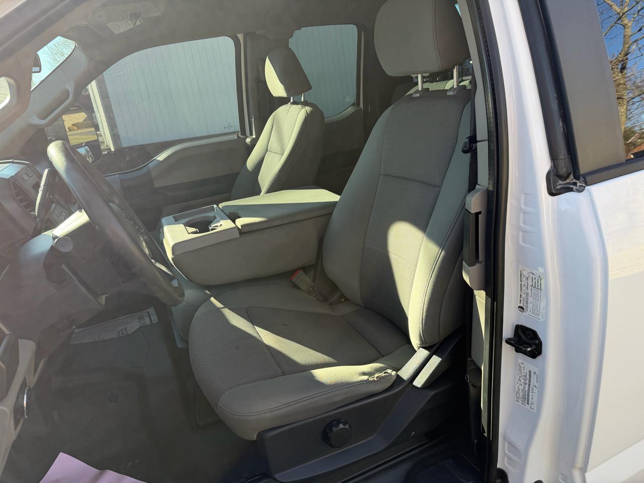 Ford Super Duty F-250 SRW XL 4WD SuperCab 8' Box 2022