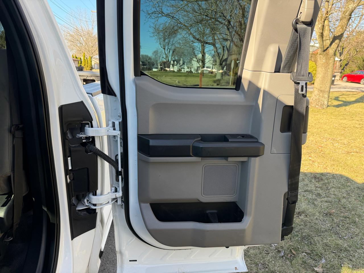 Ford Super Duty F-250 SRW XL 4WD SuperCab 8' Box 2022