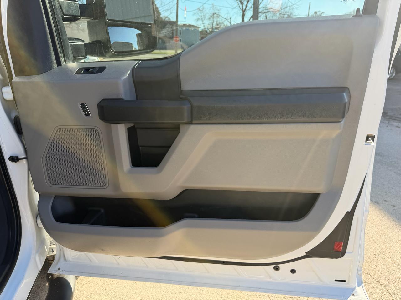 Ford Super Duty F-250 SRW XL 4WD SuperCab 8' Box 2022