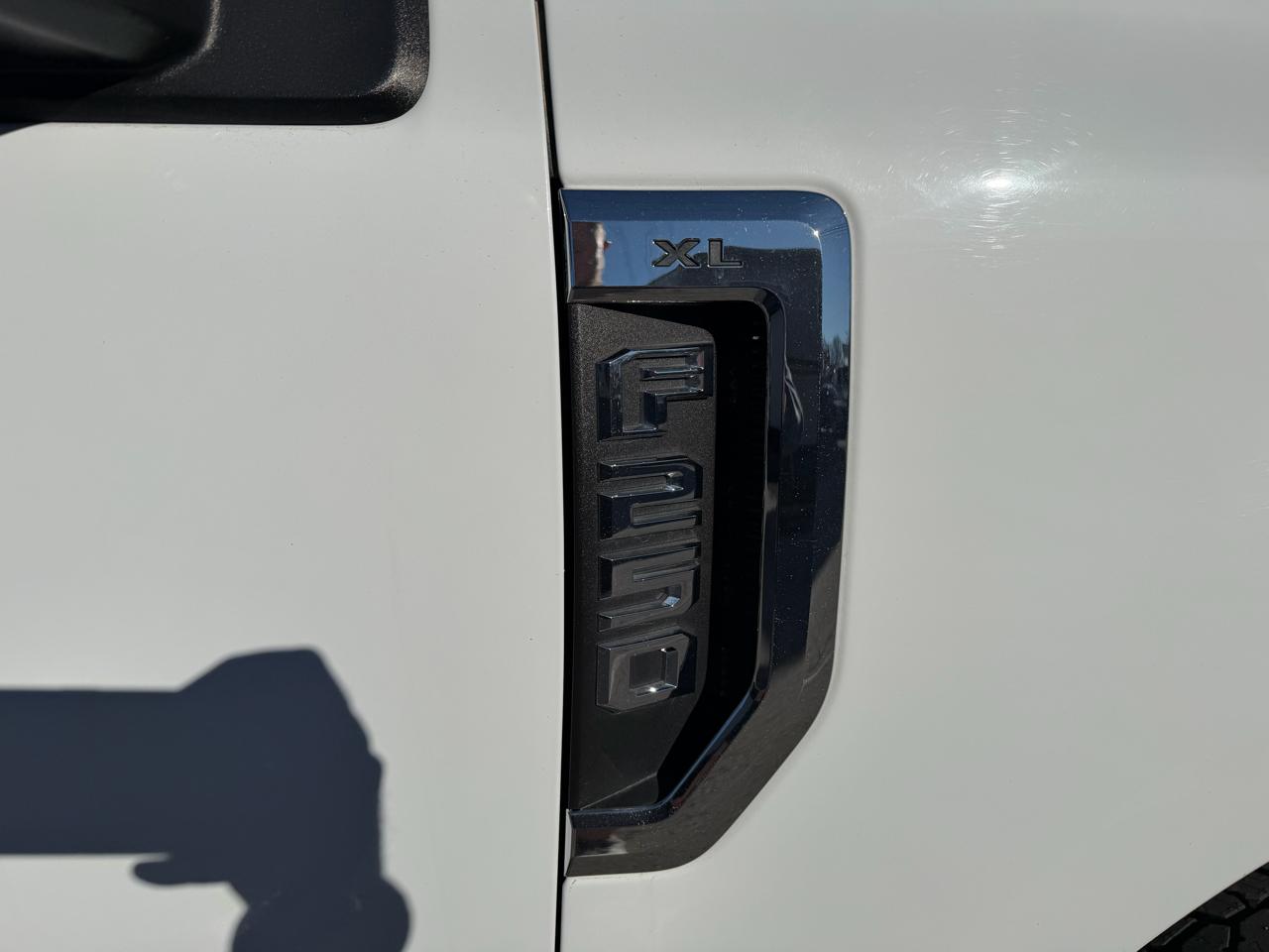 Ford Super Duty F-250 SRW XL 4WD SuperCab 8' Box 2022