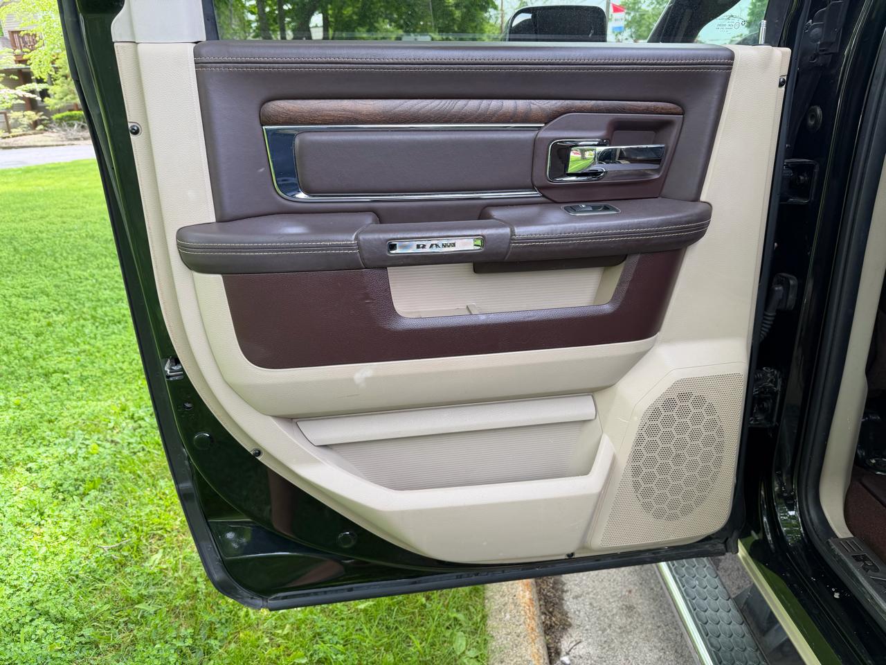 RAM 2500 4WD Crew Cab 149" Laramie Longhorn 2016