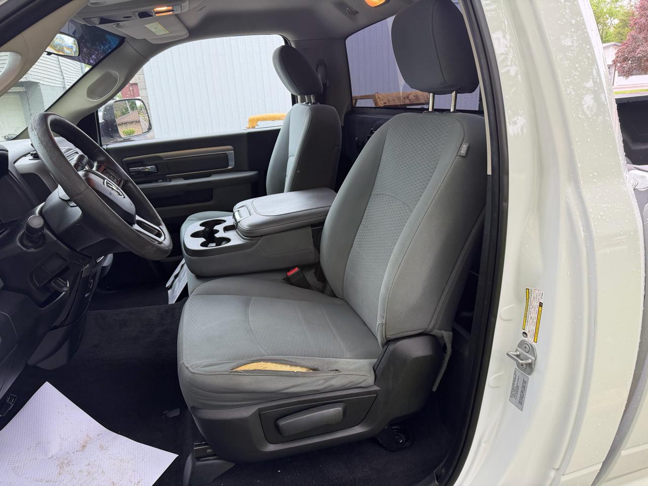 RAM 2500 Tradesman 4x4 Reg Cab 8' Box 2017