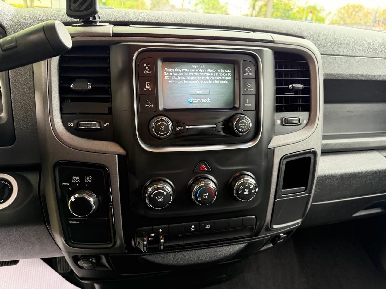 RAM 2500 Tradesman 4x4 Reg Cab 8' Box 2017