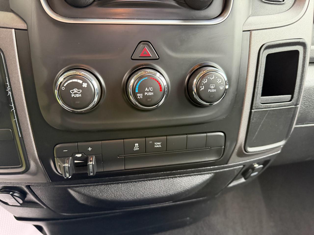 RAM 2500 Tradesman 4x4 Reg Cab 8' Box 2017