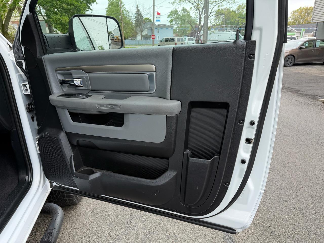 RAM 2500 Tradesman 4x4 Reg Cab 8' Box 2017