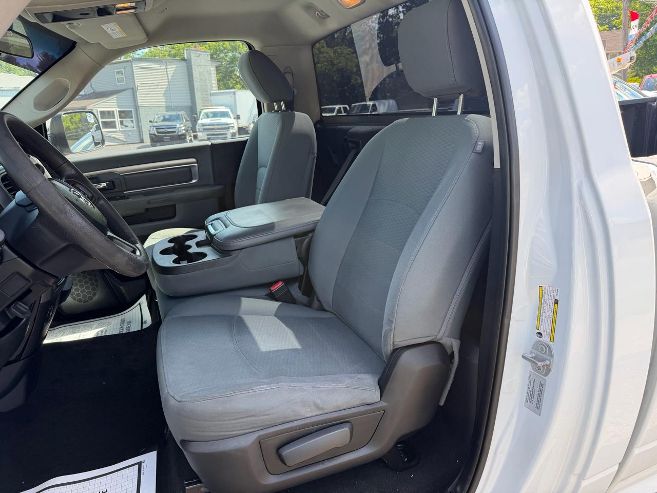RAM 2500 Tradesman 4x4 Reg Cab 8' Box 2017