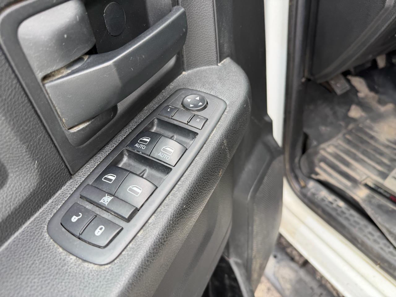 RAM 2500 Tradesman 4x4 Crew Cab 8' Box 2018