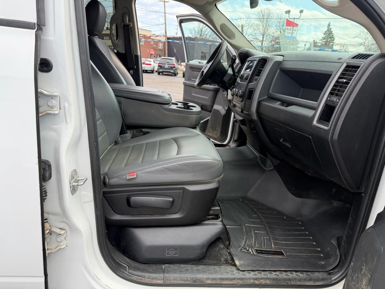 RAM 2500 Tradesman 4x4 Crew Cab 8' Box 2018