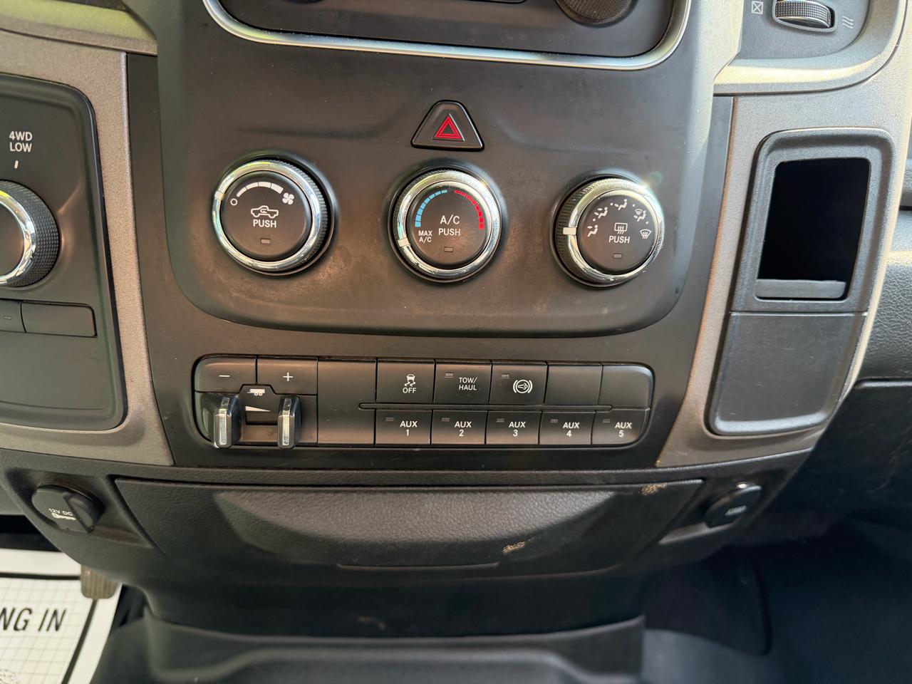 RAM 2500 Tradesman 4x4 Crew Cab 8' Box 2018