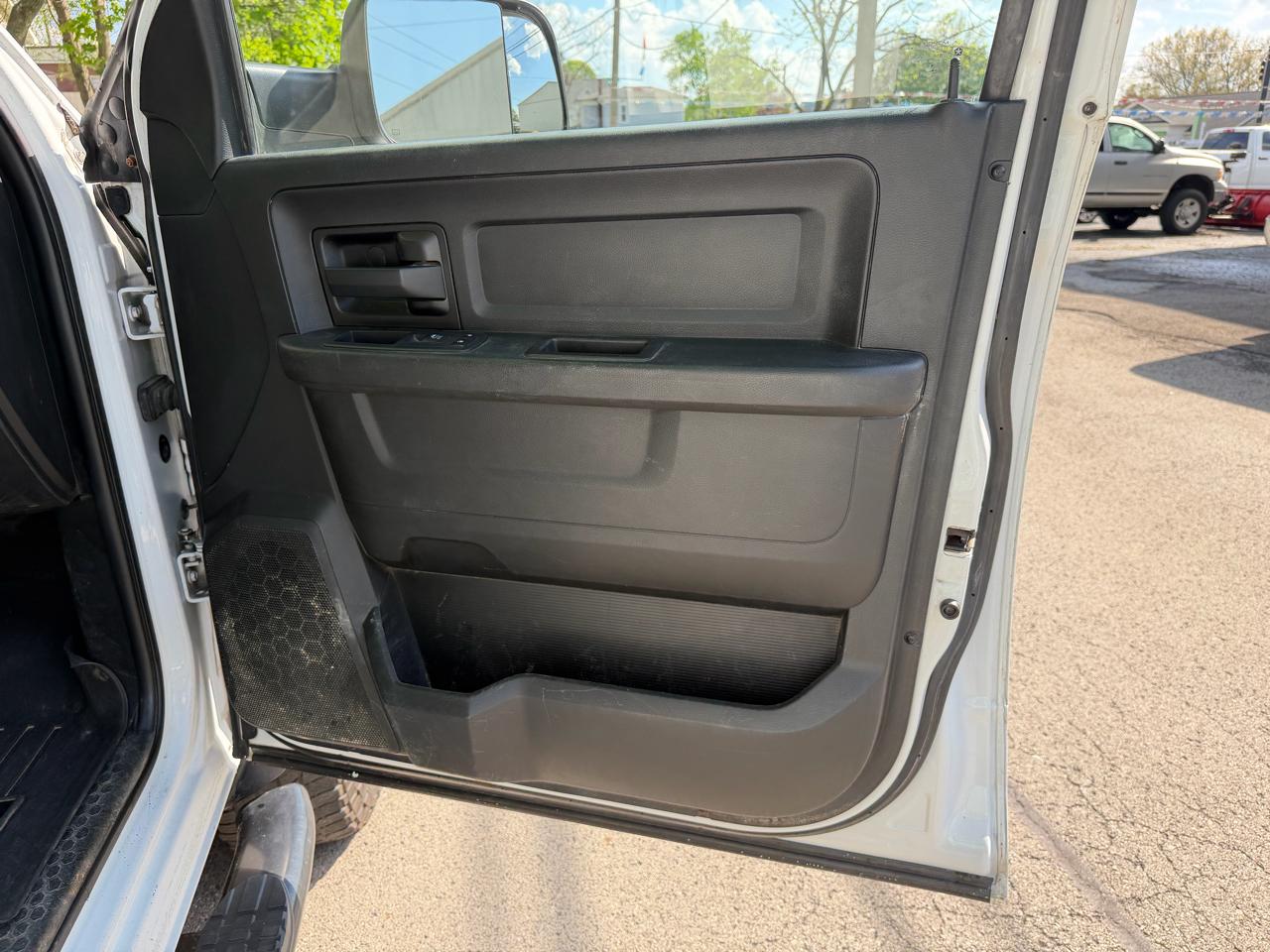 RAM 2500 Tradesman 4x4 Crew Cab 8' Box 2018