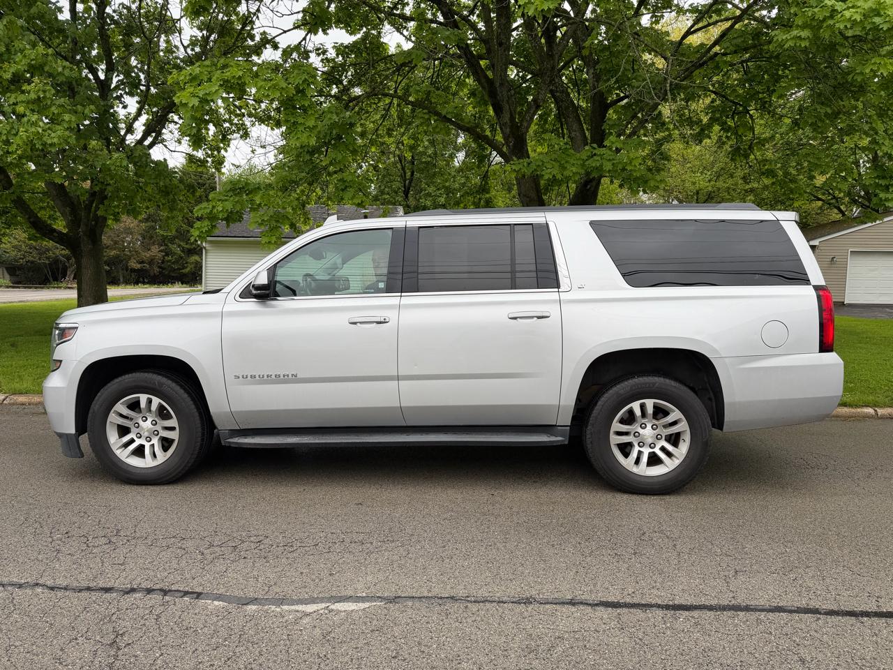 Chevrolet Suburban 4WD 4dr 1500 LT 2019