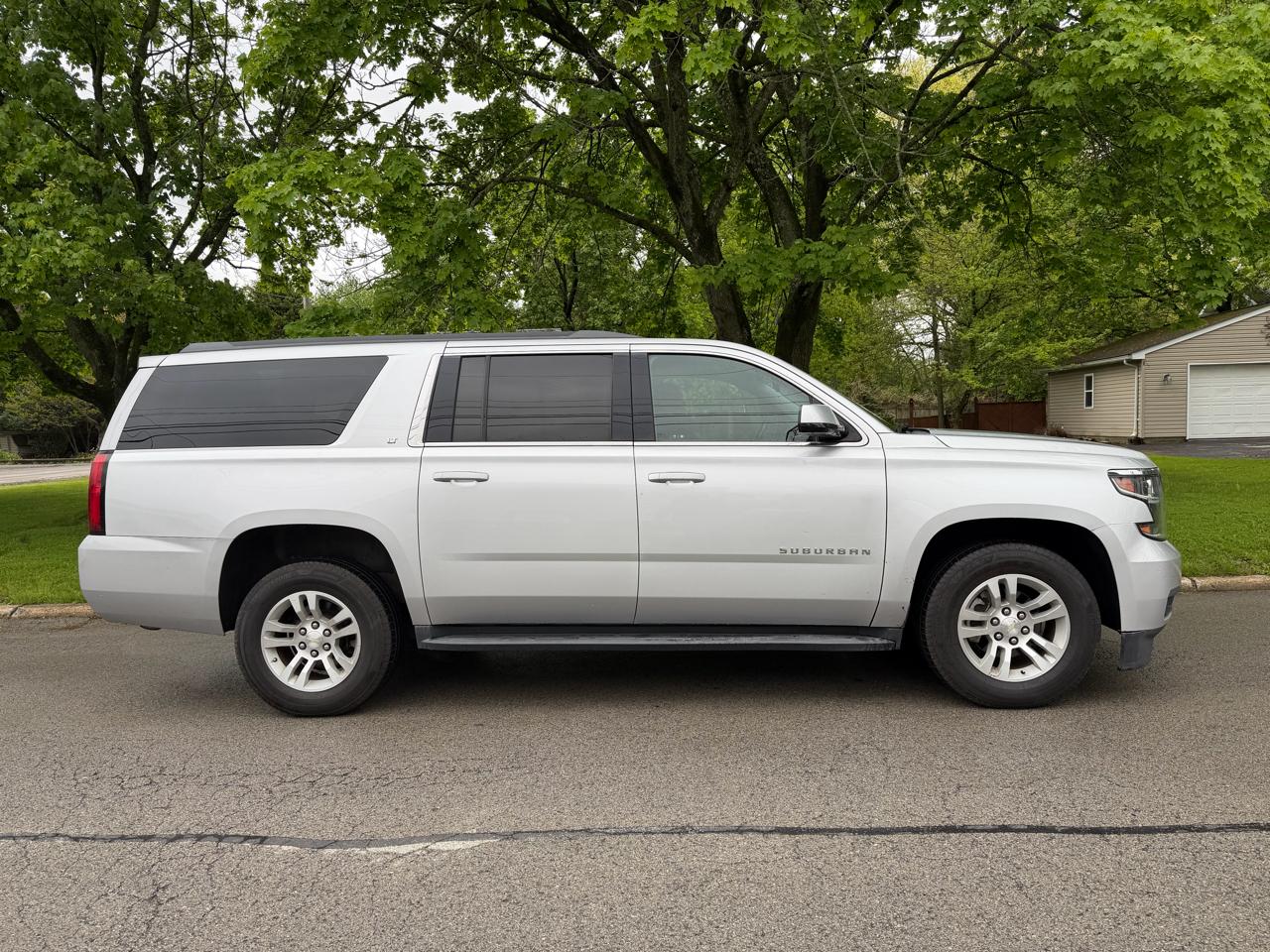 Chevrolet Suburban 4WD 4dr 1500 LT 2019